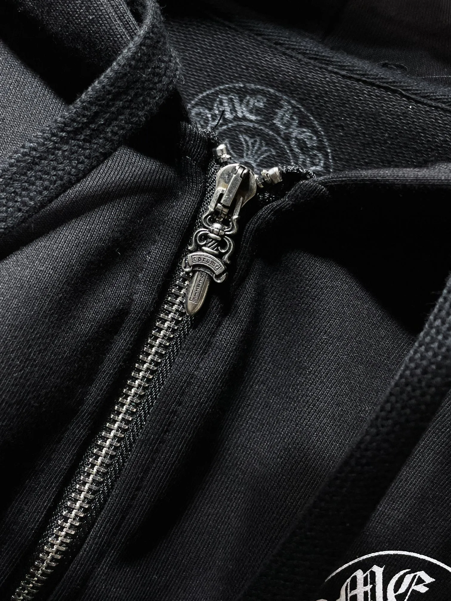 P260 Chrome Hearts Autumn and Winter 2025 simultaneous sale at counters❤️ Chrome Hearts scroll logo simple classic hooded sweatshirt Imported glue printing and dyeing Specially customized version of 1:1 high weight fabric Recommended color: black white Size: S, M, L, XL